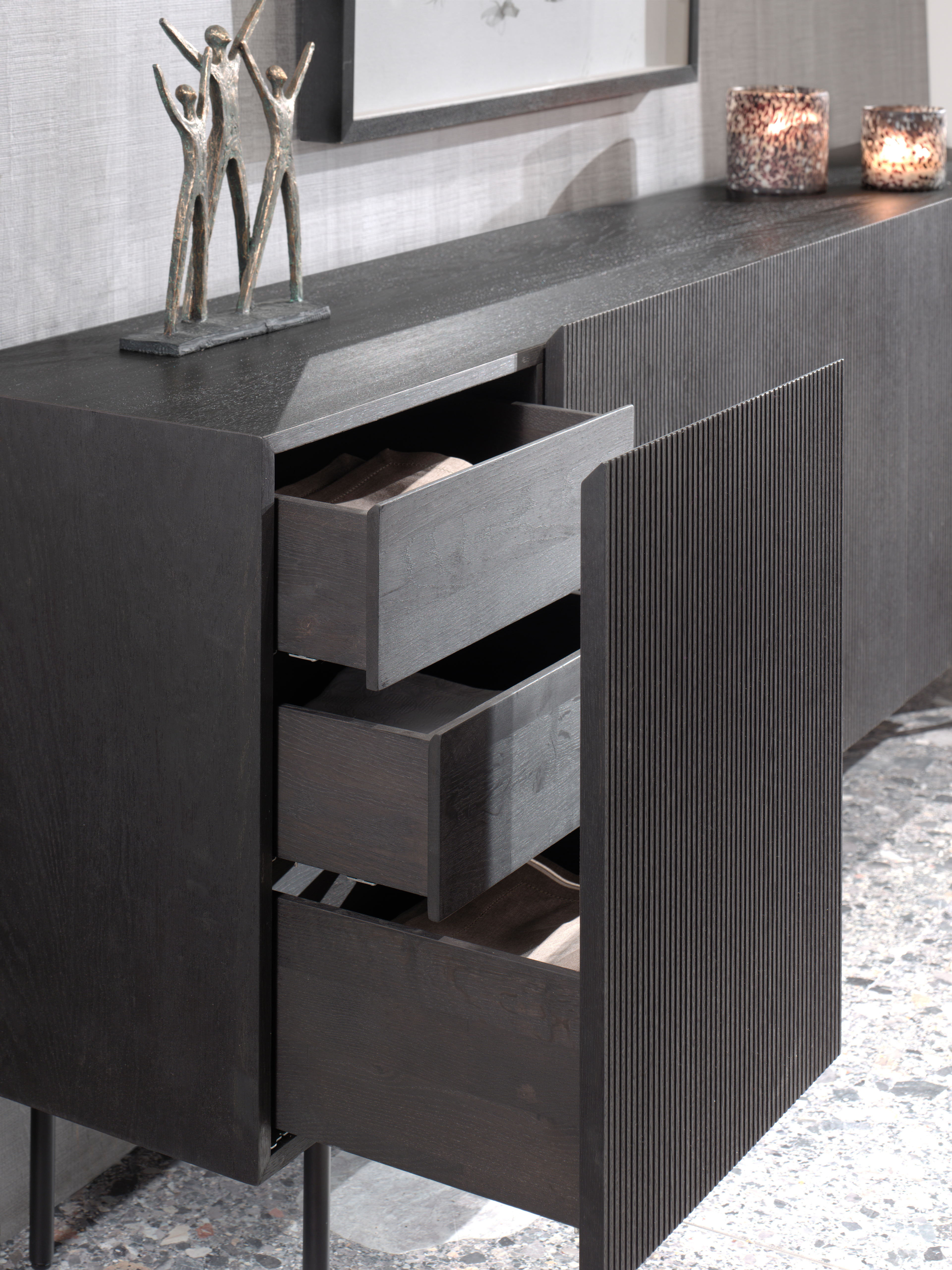 Grivolo dressoir in zwarte eik met ronde poten 298 x 45 cm