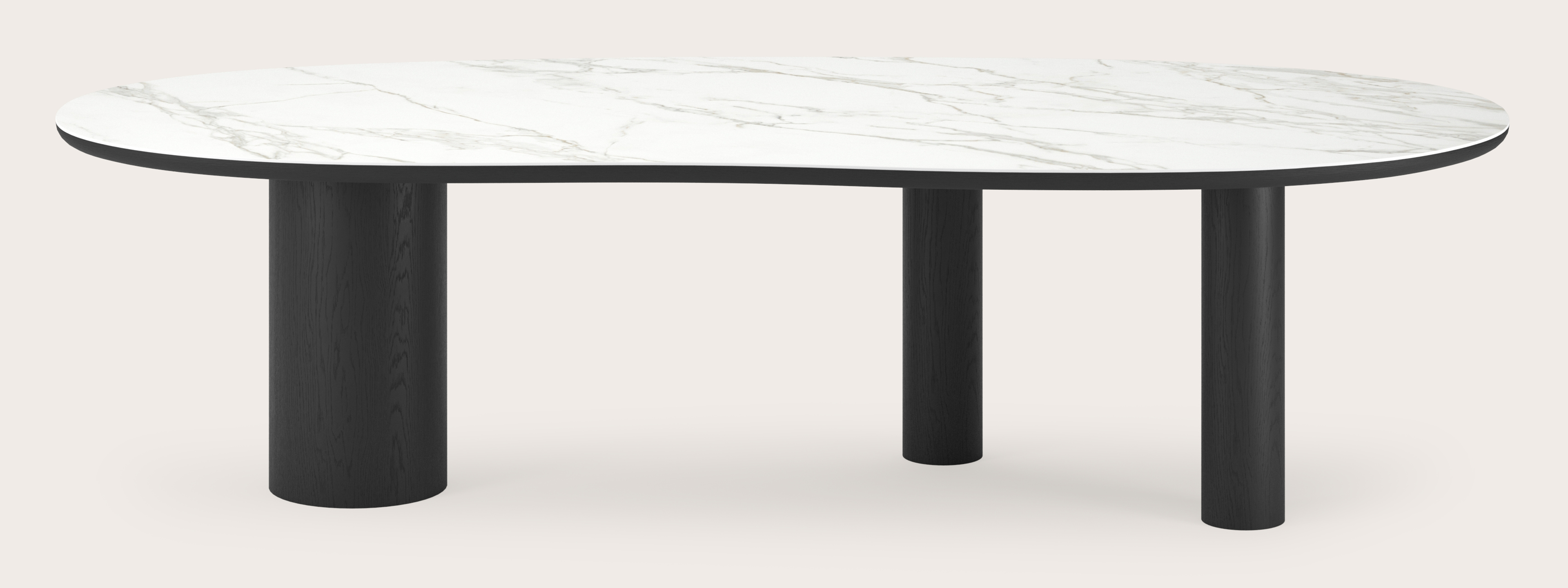 Eettafel Amato Rondo onderstel in zwarte eik met Blobvormig volkeramisch Ceramo blad in kleur Calacatta 300 x 122 x 77 cm