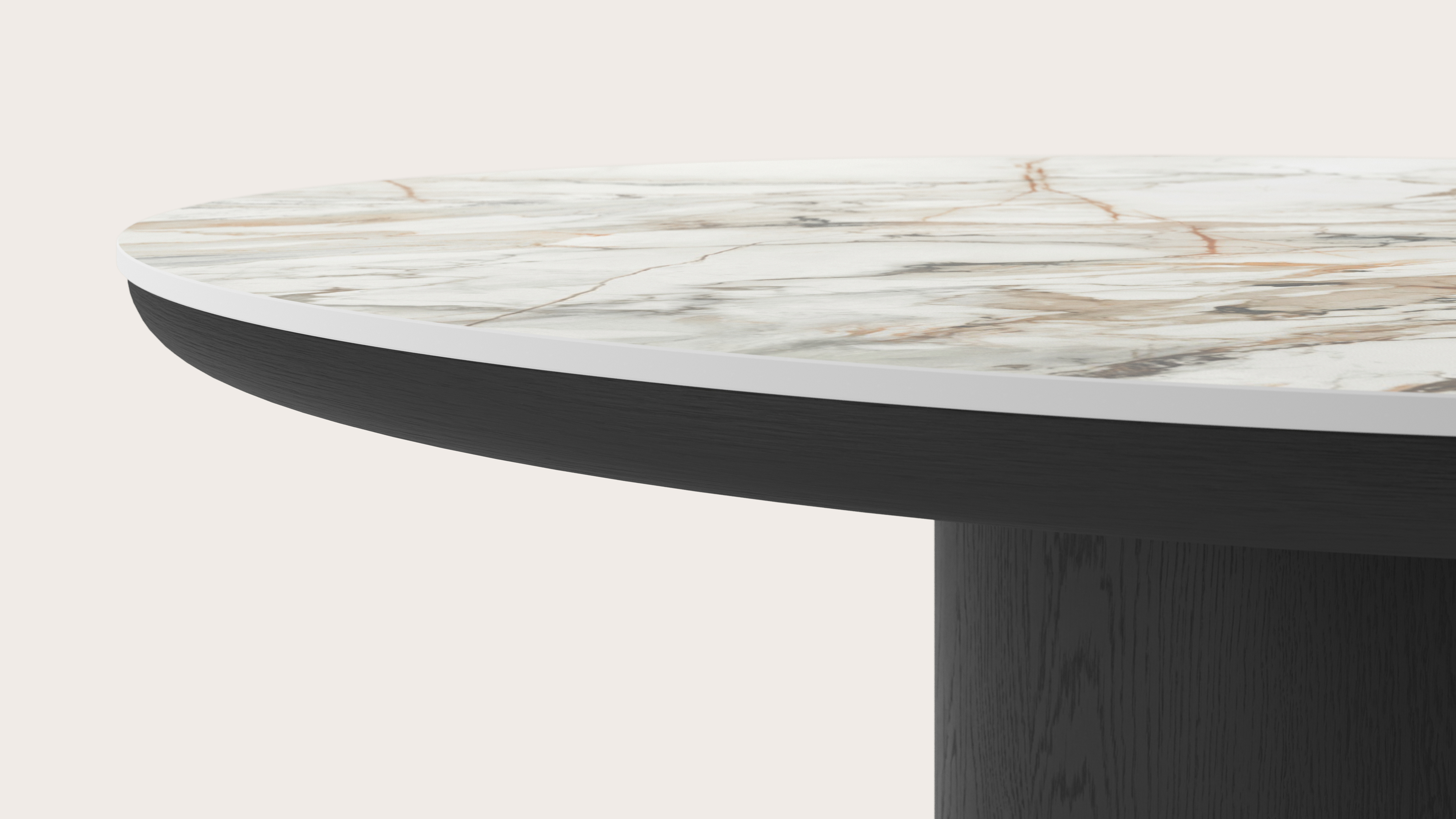 Table de salle à manger Amato Rondo armature en chêne noir avec plateau Ceramo rond en céramique en couleur Calacatta Luxe Ø140 x 76 cm