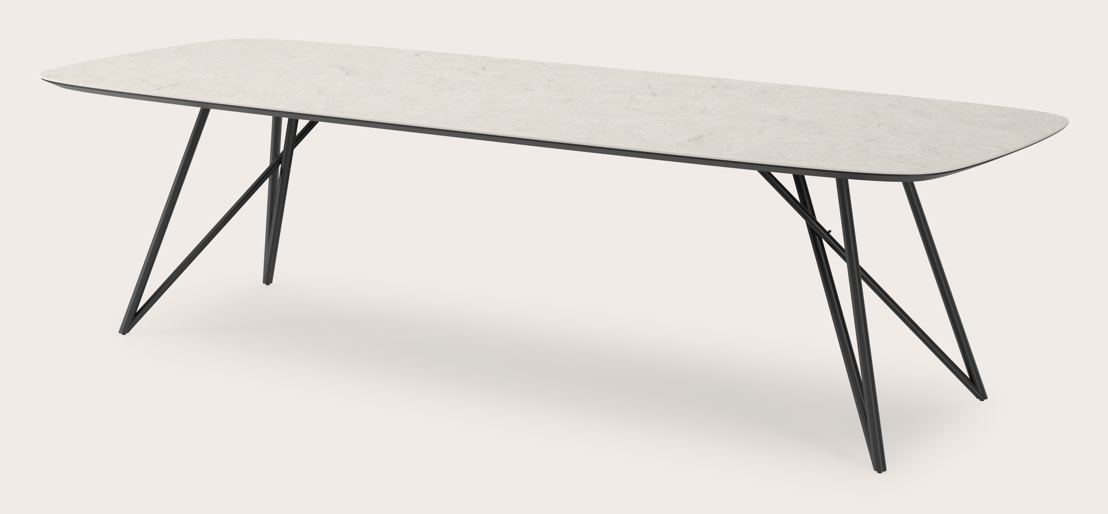 Eettafel Ragno onderstel in zwart metaal met bootvormig volkeramisch Ceramo blad in kleur Shilin 300 x 115 x 77 cm
