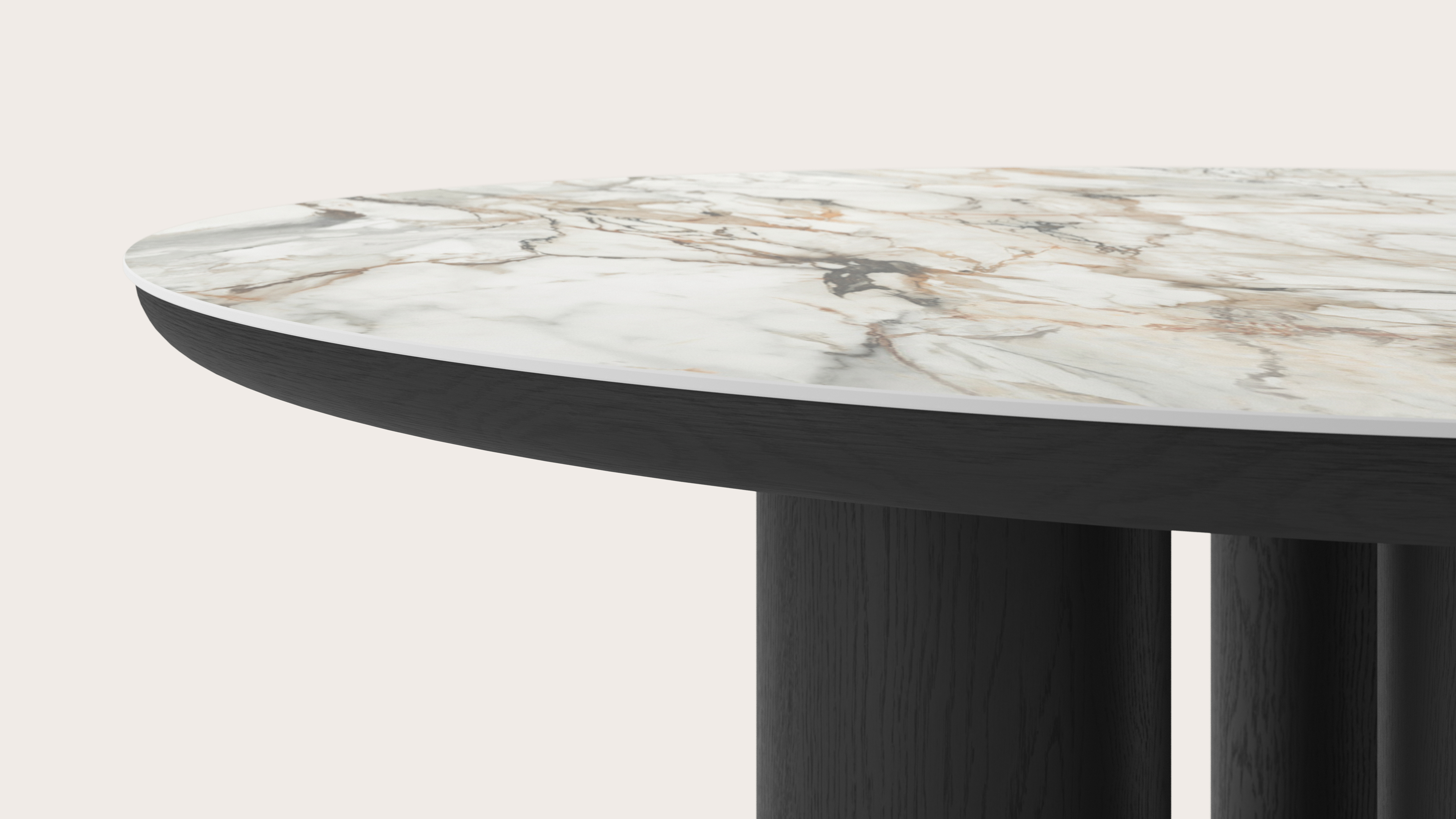 Eettafel Amato Rondo onderstel in zwarte eik met rond volkeramisch Ceramo blad in kleur Calacatta Luxe Ø150 x 76 cm