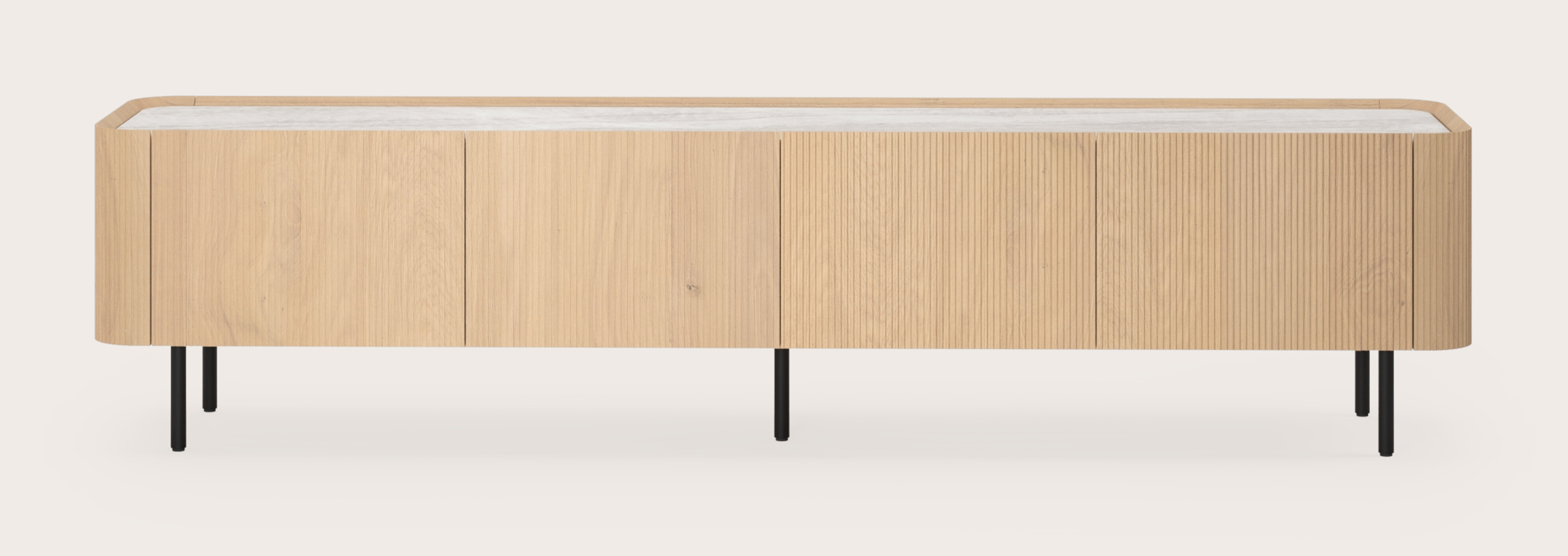 Meuble tv Grivato en chêne couleur naturelle avec pieds ronds avec plateau Ceramo rond en céramique en couleur Taj Mahal 219 x 45 cm