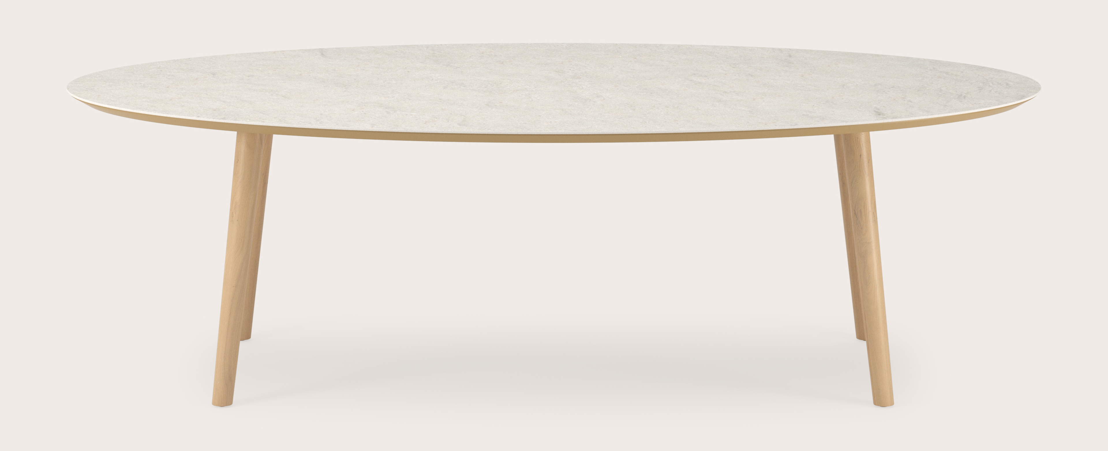 Table de salle à manger Conico armature en chêne couleur naturelle avec plateau Ceramo ovale en céramique en couleur Shilin 260 x 130 x 77 cm