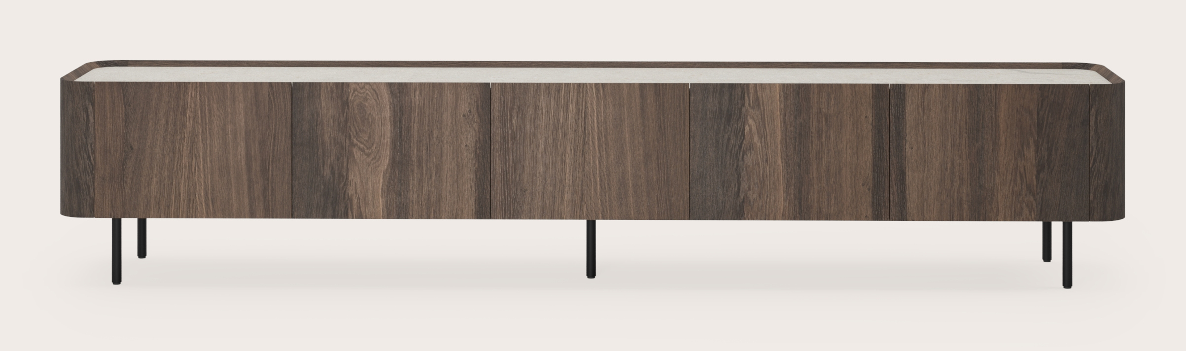 Curvato tv-meubel in gerookte eik met ronde metalen poten met volkeramisch Ceramo blad in kleur Shilin 269 x 45 x 52 cm