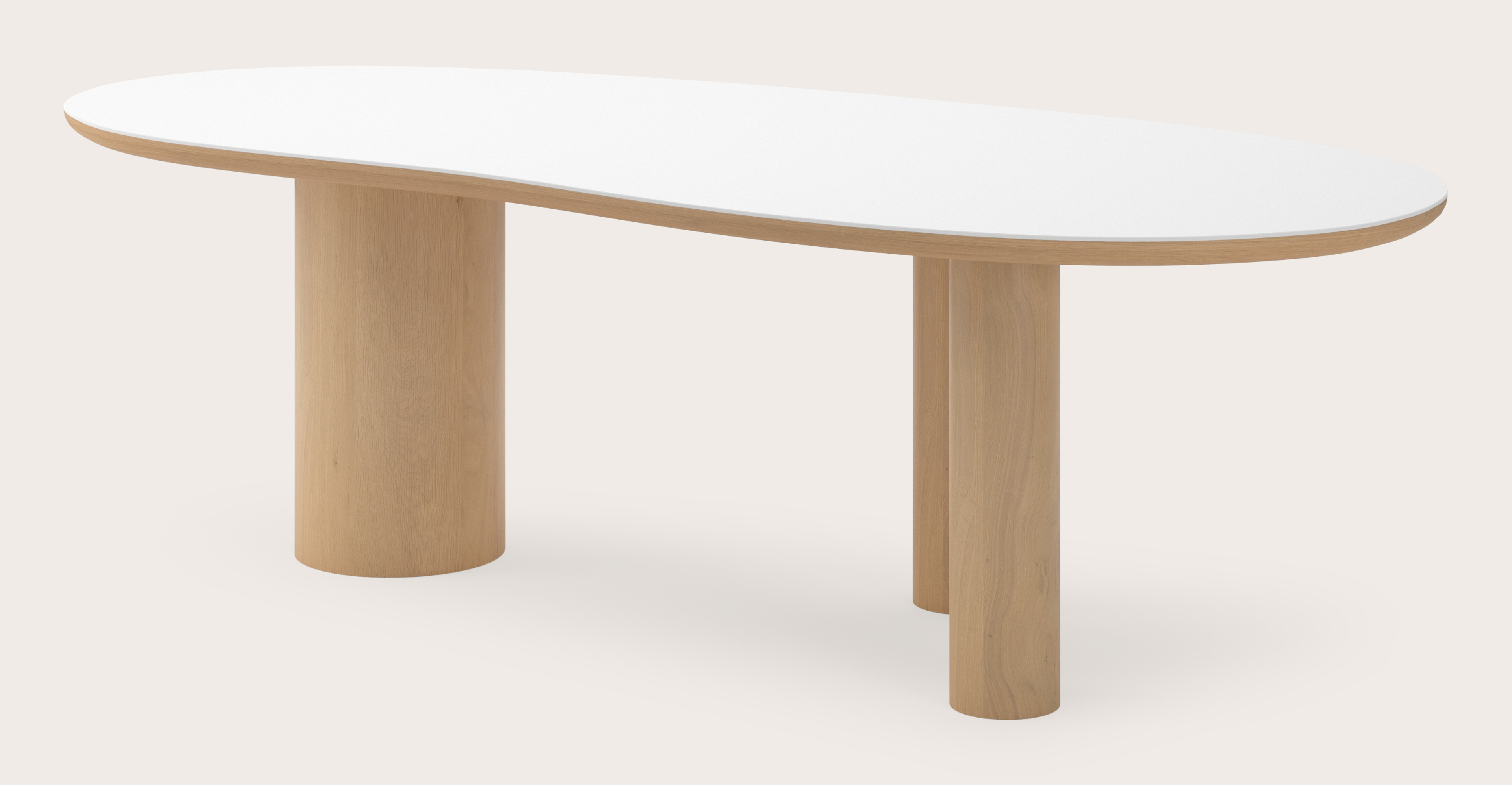 Table de salle à manger Amato Rondo armature en chêne couleur naturelle avec plateau Ceramo forme blob en céramique en couleur Arctic White 260 x 117 x 77 cm