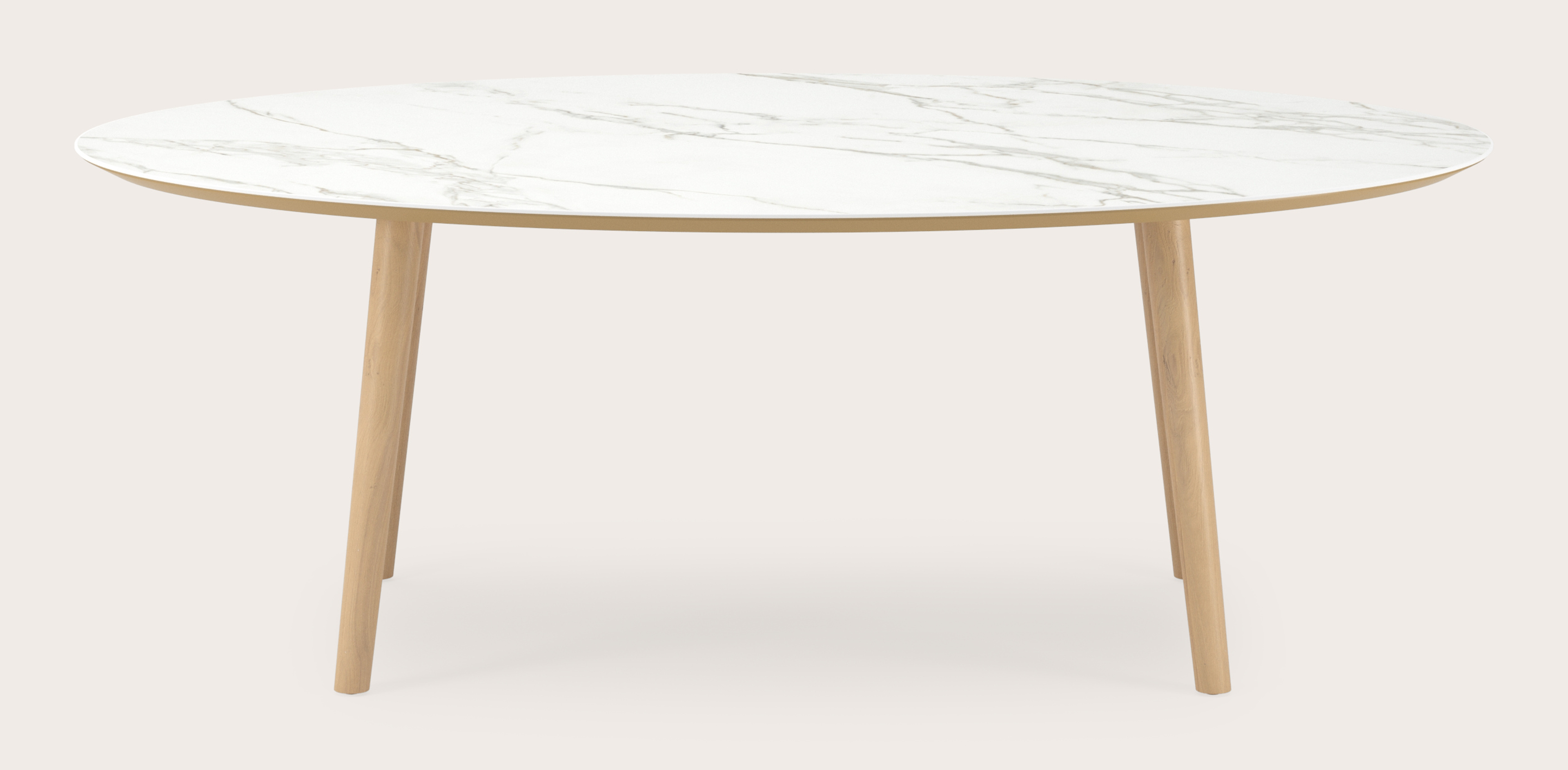 Eettafel Conico onderstel in natuurkleurige eik met ovaal volkeramisch Ceramo blad in kleur Calacatta 220 x 120 x 77 cm