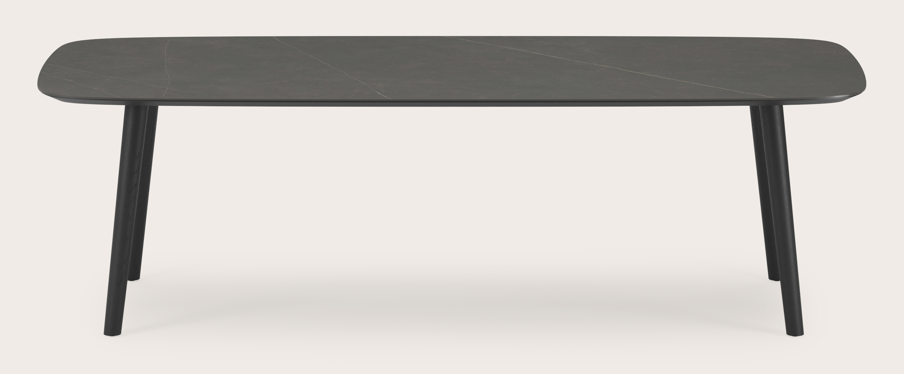 Eettafel Conico onderstel in zwarte eik met bootvormig volkeramisch Ceramo blad in kleur Calatorao 260 x 110 x 77 cm