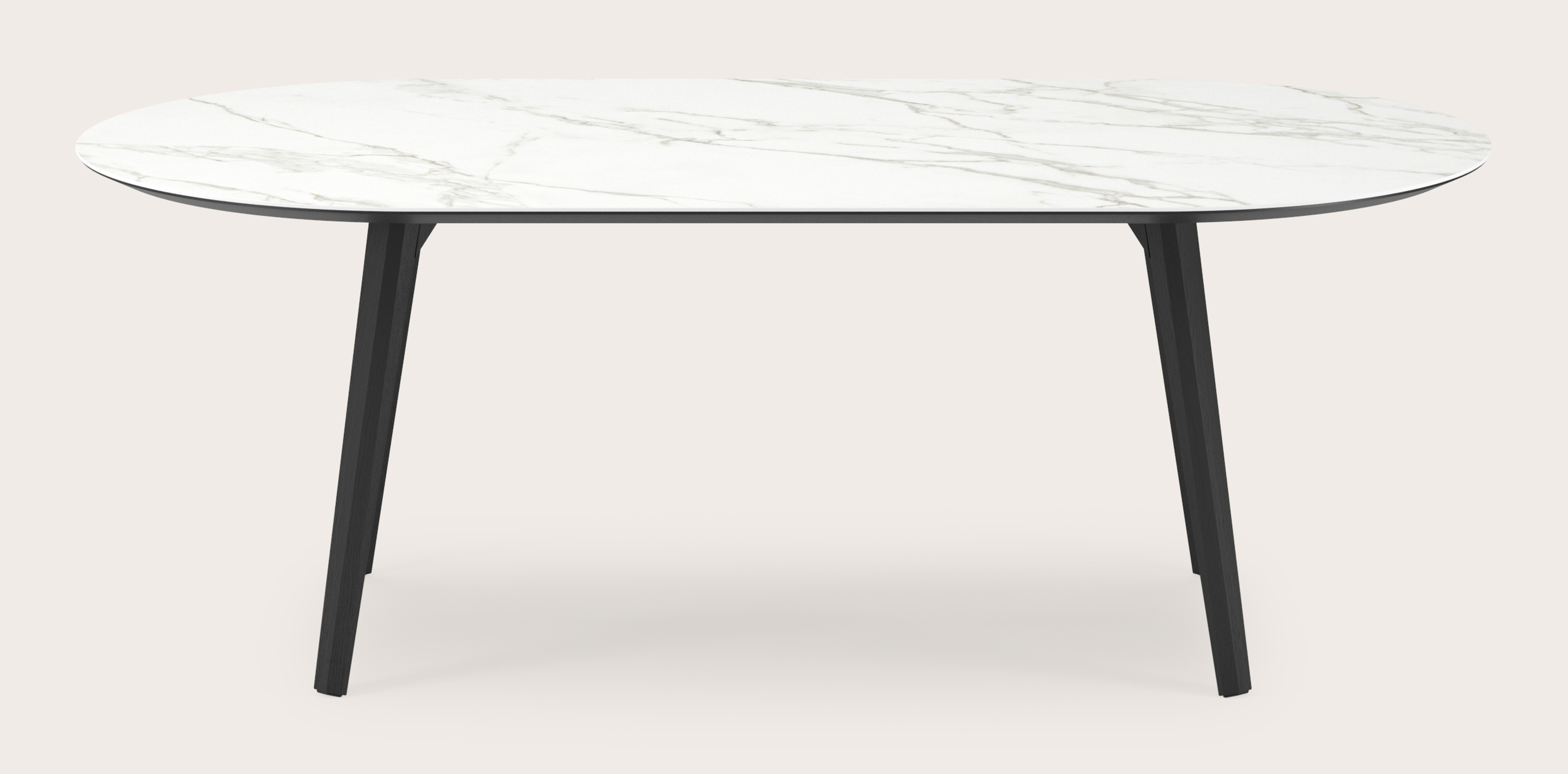 Eettafel Clino onderstel in zwarte eik met plat ovaal volkeramisch Ceramo blad in kleur Calacatta 220 x 110 x 77 cm