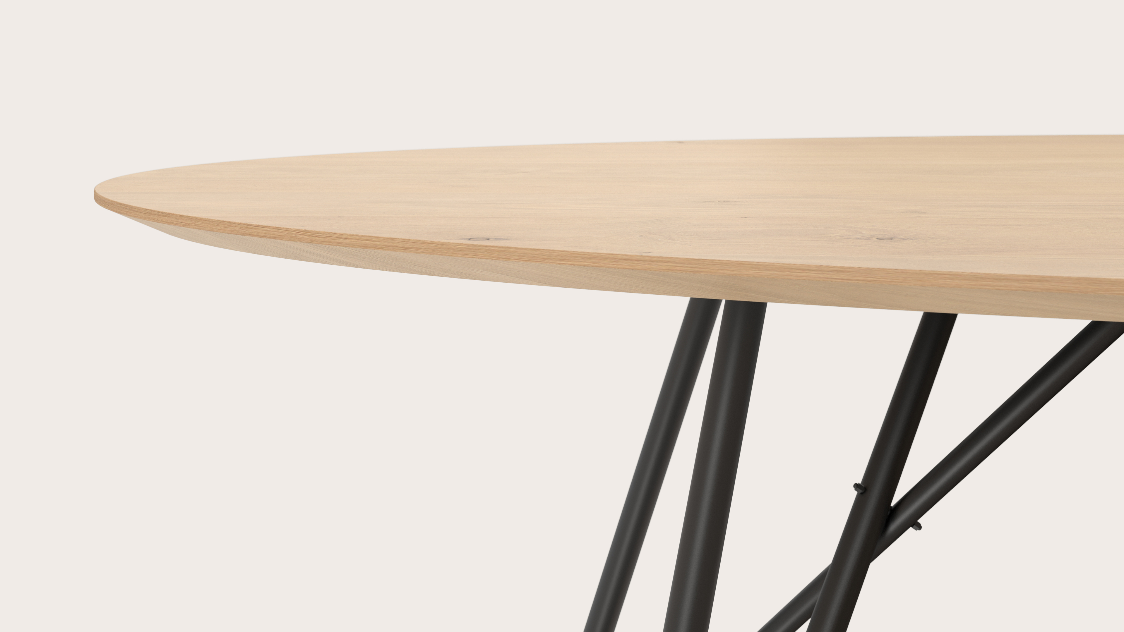 Table de salle à manger Ragno armature en métal noir avec plateau Finesso en forme ovale en chêne couleur naturelle 260 x 130 x 77 cm