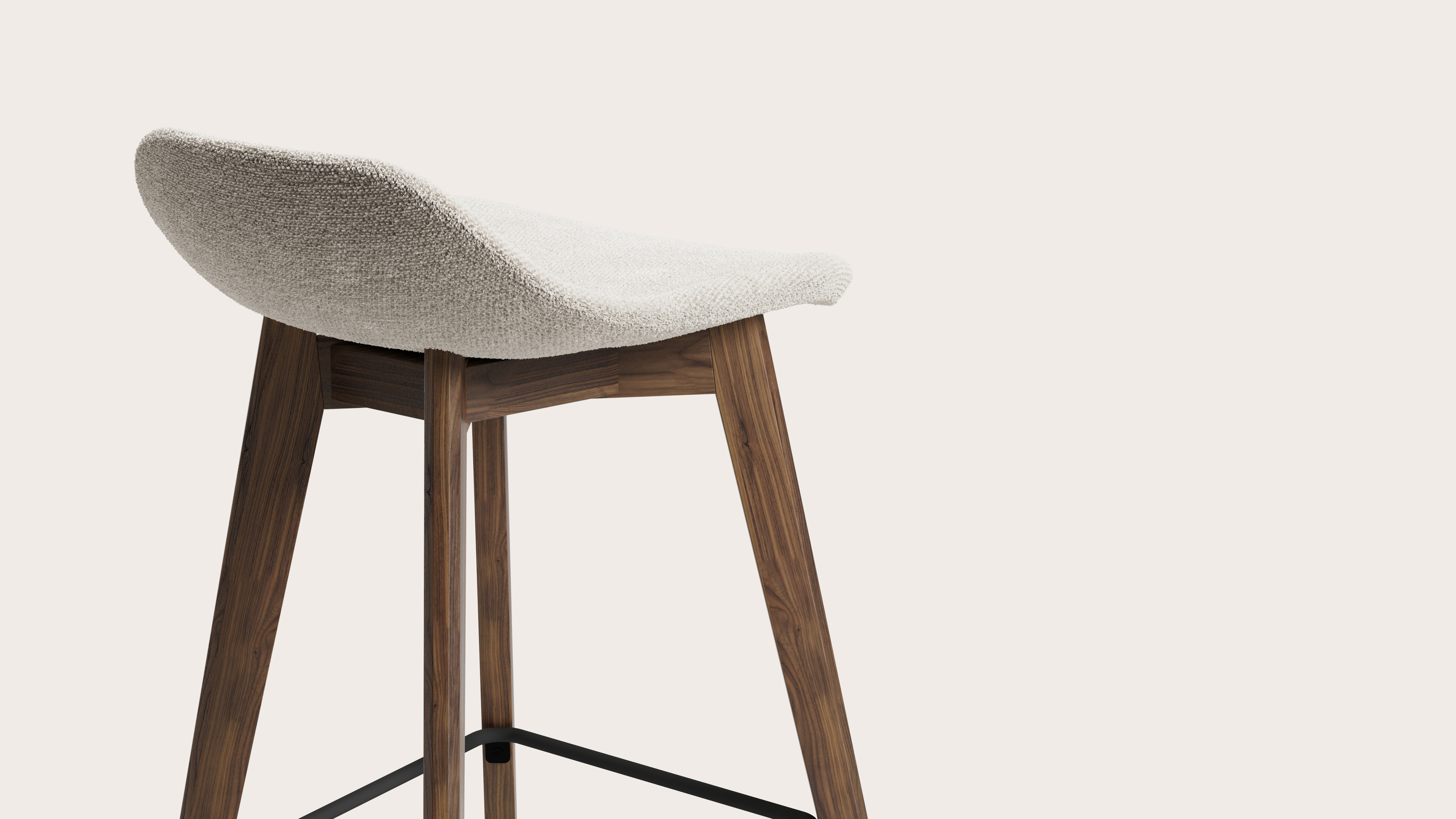 Vasco tabouret de bar basse en noyer avec assise en Molto tissu Almond