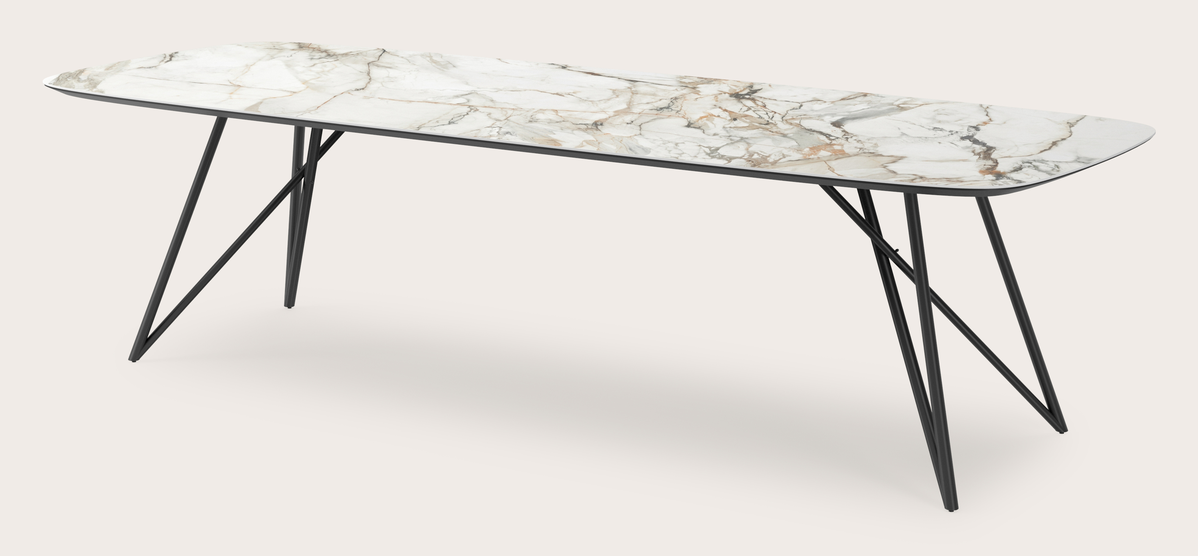 Eettafel Ragno onderstel in zwart metaal met bootvormig volkeramisch Ceramo blad in kleur Calacatta Luxe  300 x 115 x 77 cm