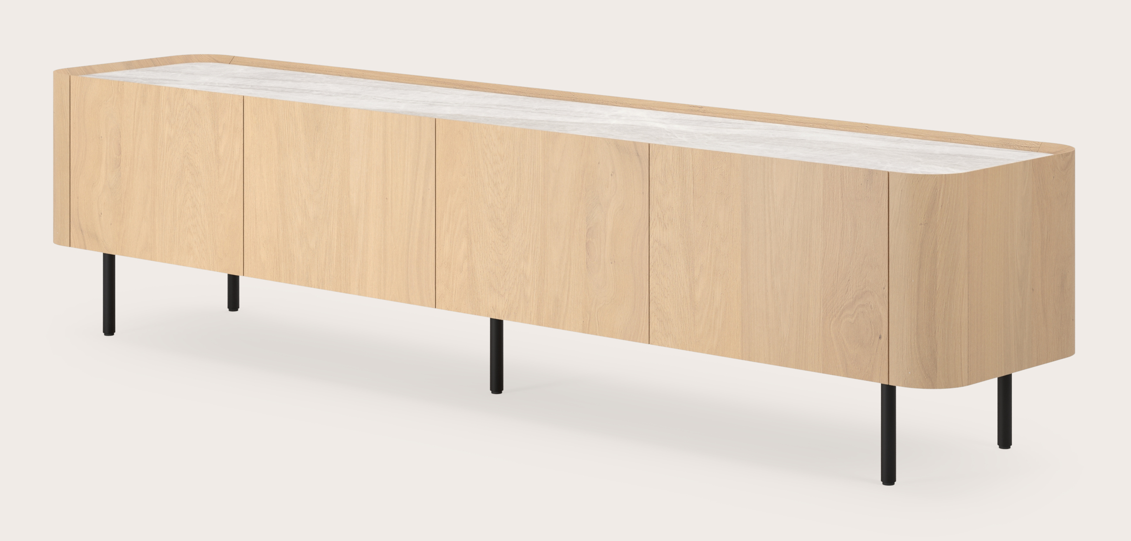Curvato tv-meubel in natuurkleurige eik met ronde metalen poten met volkeramisch Ceramo blad in kleur Taj Mahal 219 x 45 x 52 cm