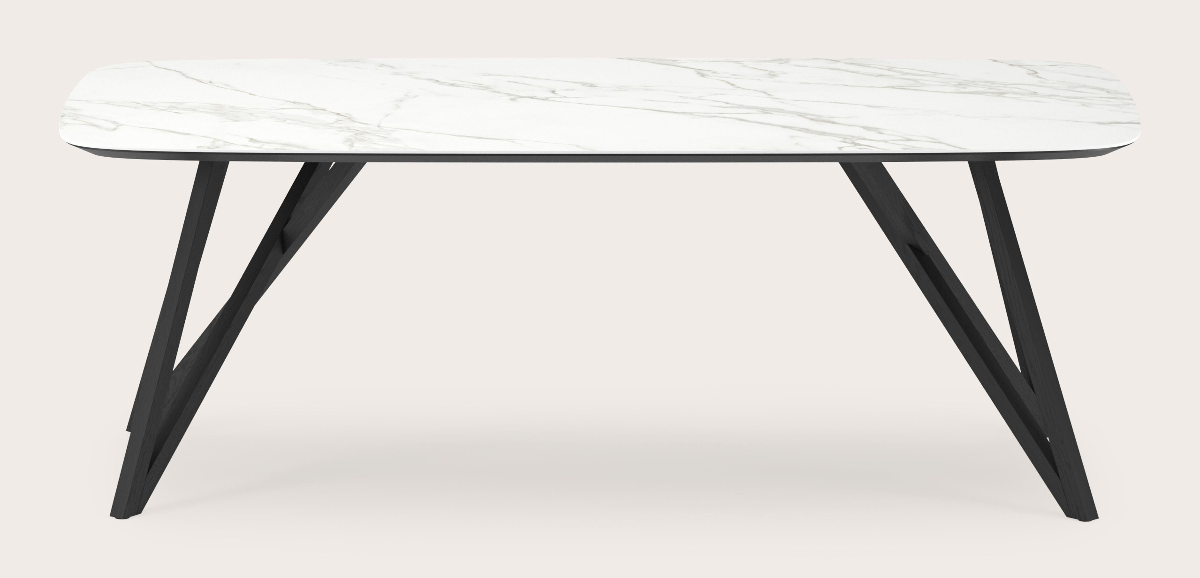 Eettafel Ragno onderstel in zwarte eik met bootvormig volkeramisch Ceramo blad in kleur Calacatta 220 x 105 x 77 cm