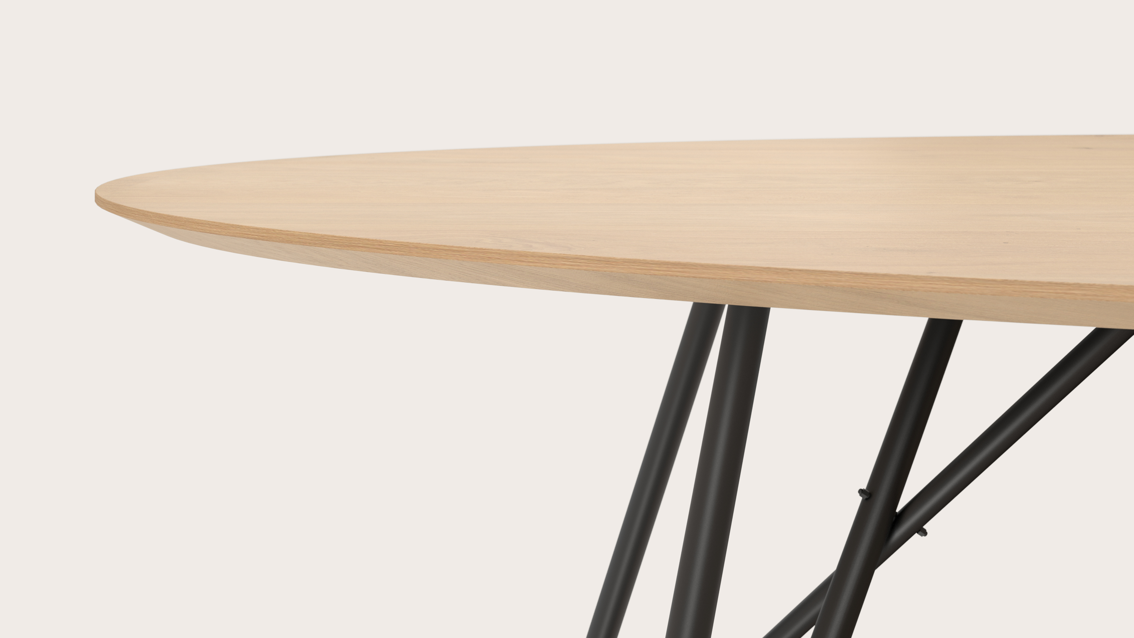 Eettafel Ragno onderstel in zwart metaal met ovaal Finesso blad in natuurkleurige eik 300 x 140 x 77 cm