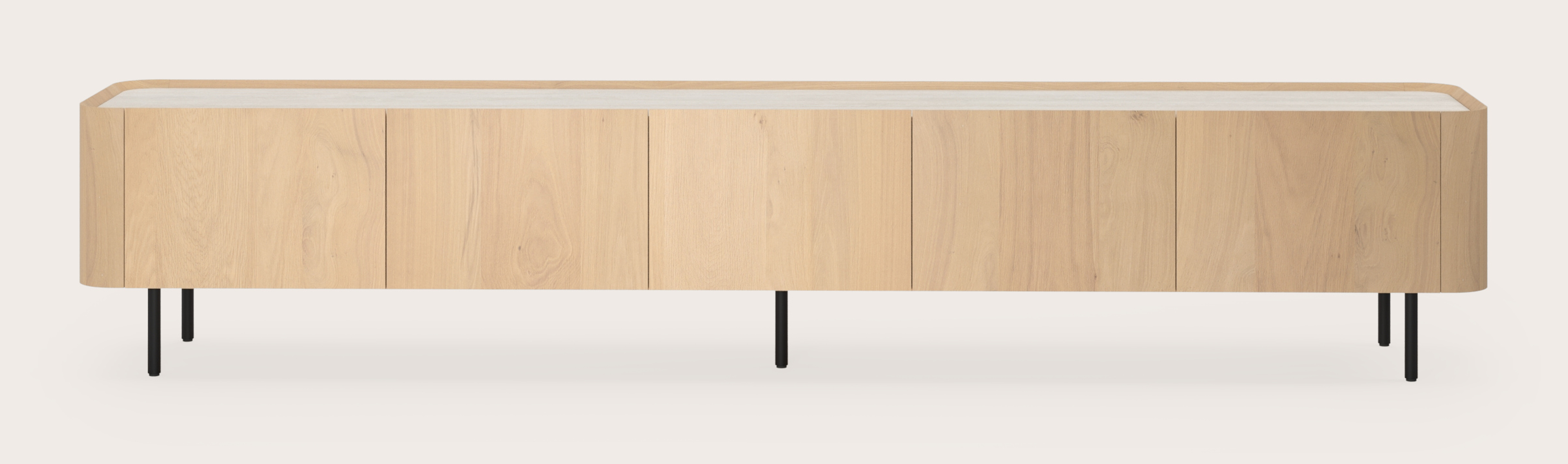 Meuble tv Curvato en chêne couleur naturelle avec pieds ronds en métal avec plateau Ceramo en céramique en couleur Travertino Bianco 269 x 45 x 52 cm