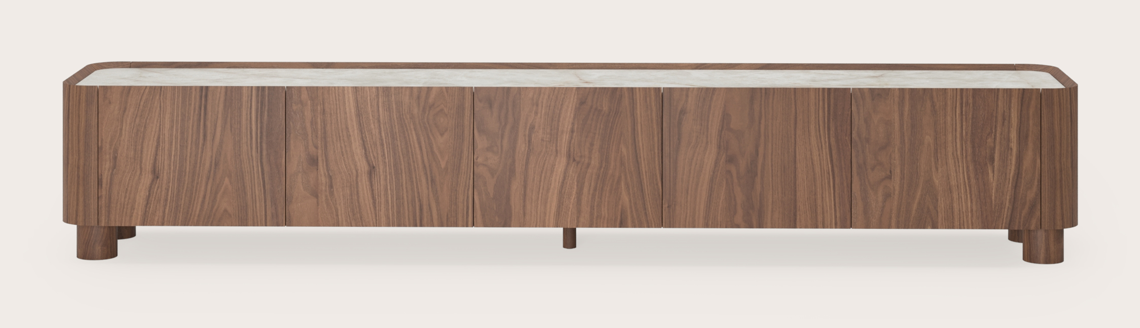 Curvato tv-meubel in walnoot met ronde houten poten met volkeramisch Ceramo blad in kleur Himalaya 249 x 45 x 44 cm