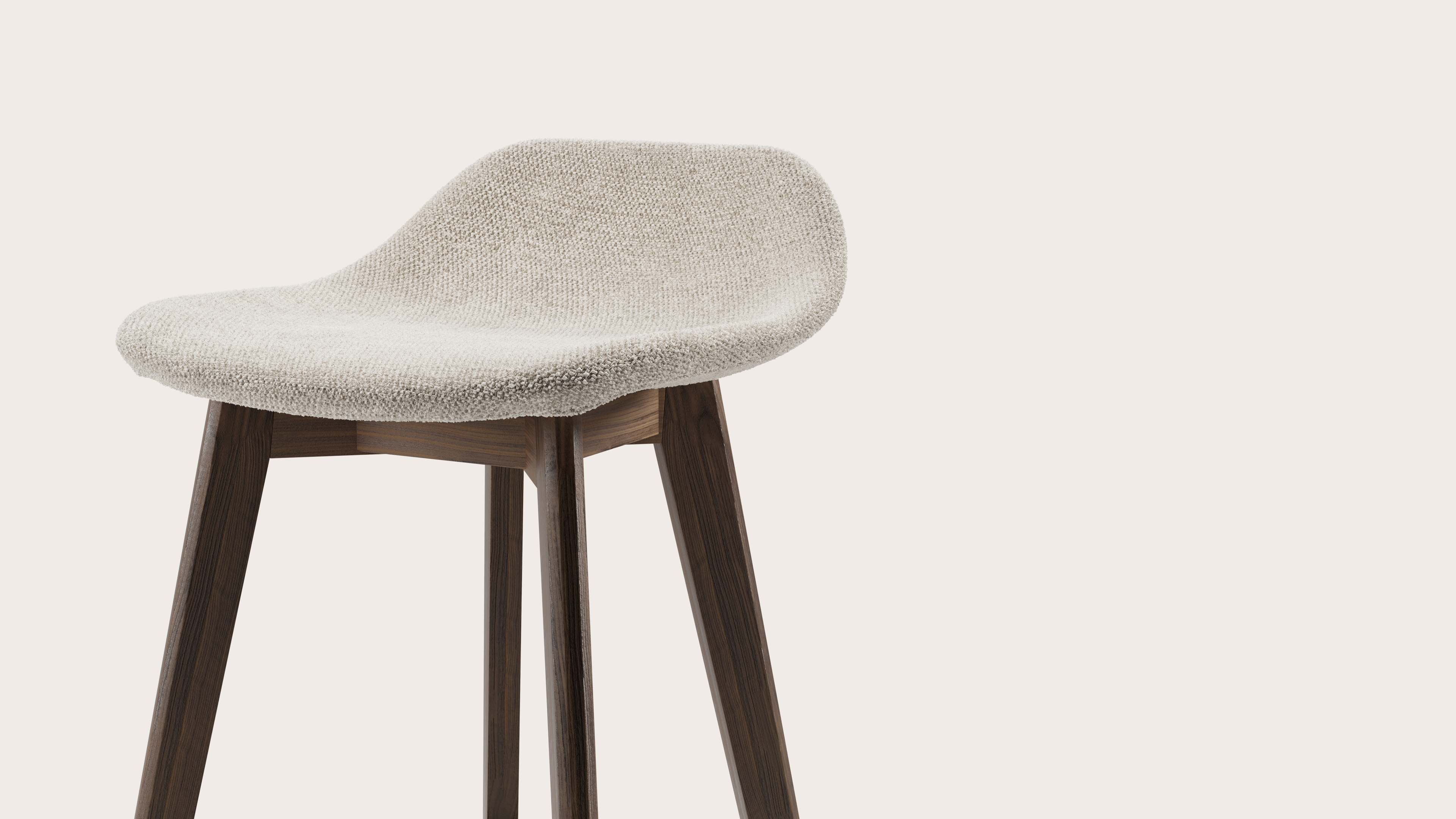 Vasco tabouret de bar basse en noyer avec assise en Molto tissu Almond