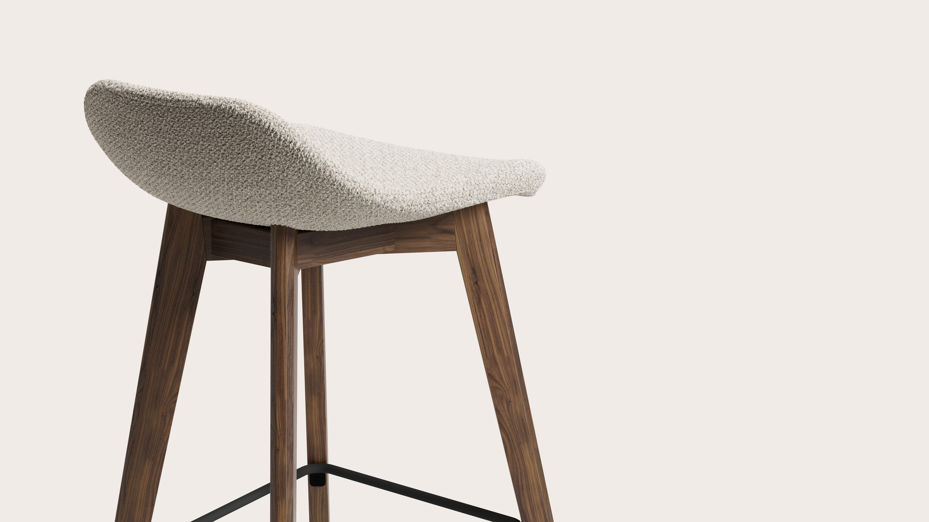 Vasco tabouret de bar basse en noyer avec assise en Hero tissu Beige