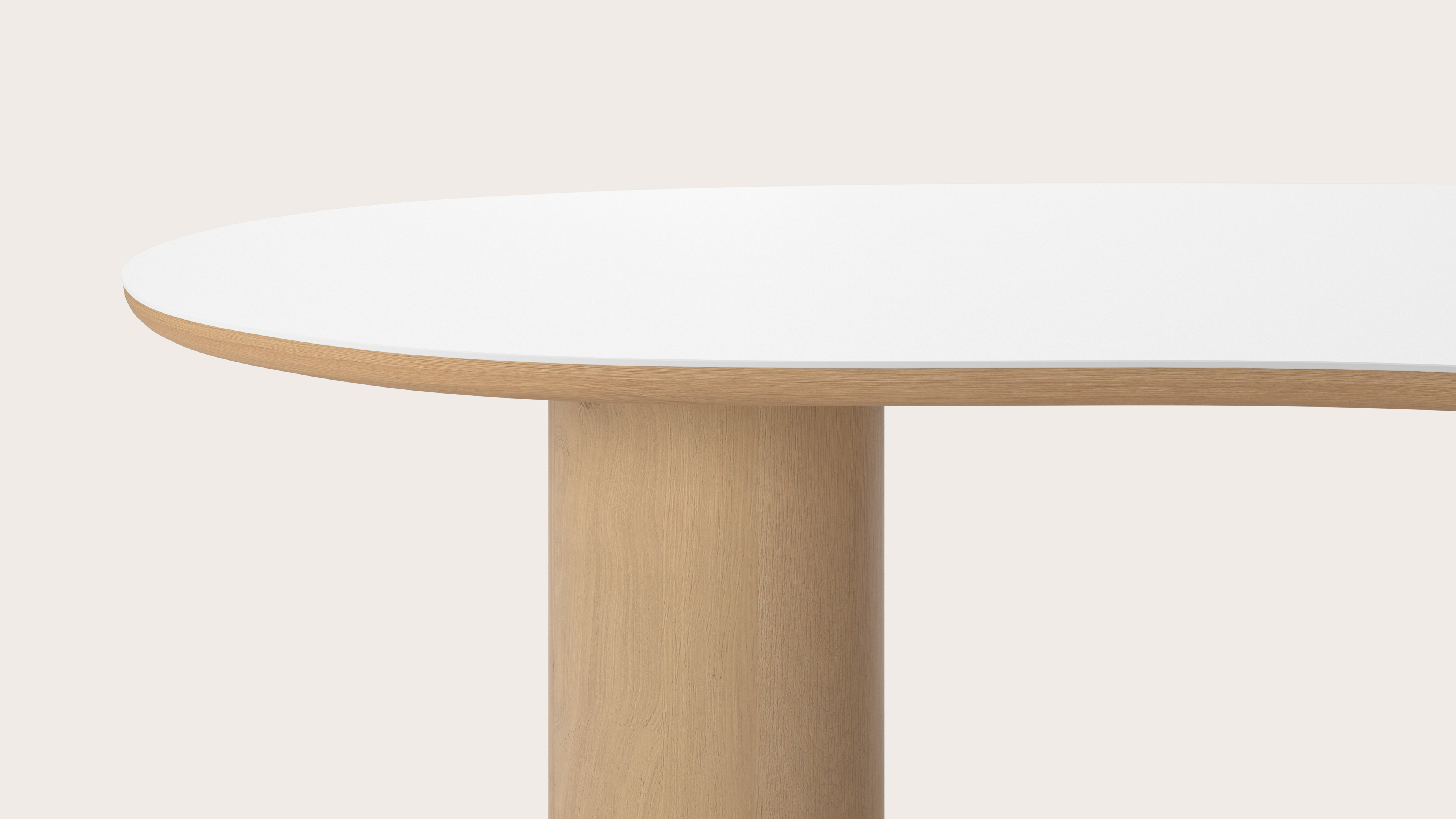 Table de salle à manger Amato Rondo armature en chêne couleur naturelle avec plateau Ceramo forme blob en céramique en couleur Arctic White 260 x 117 x 77 cm