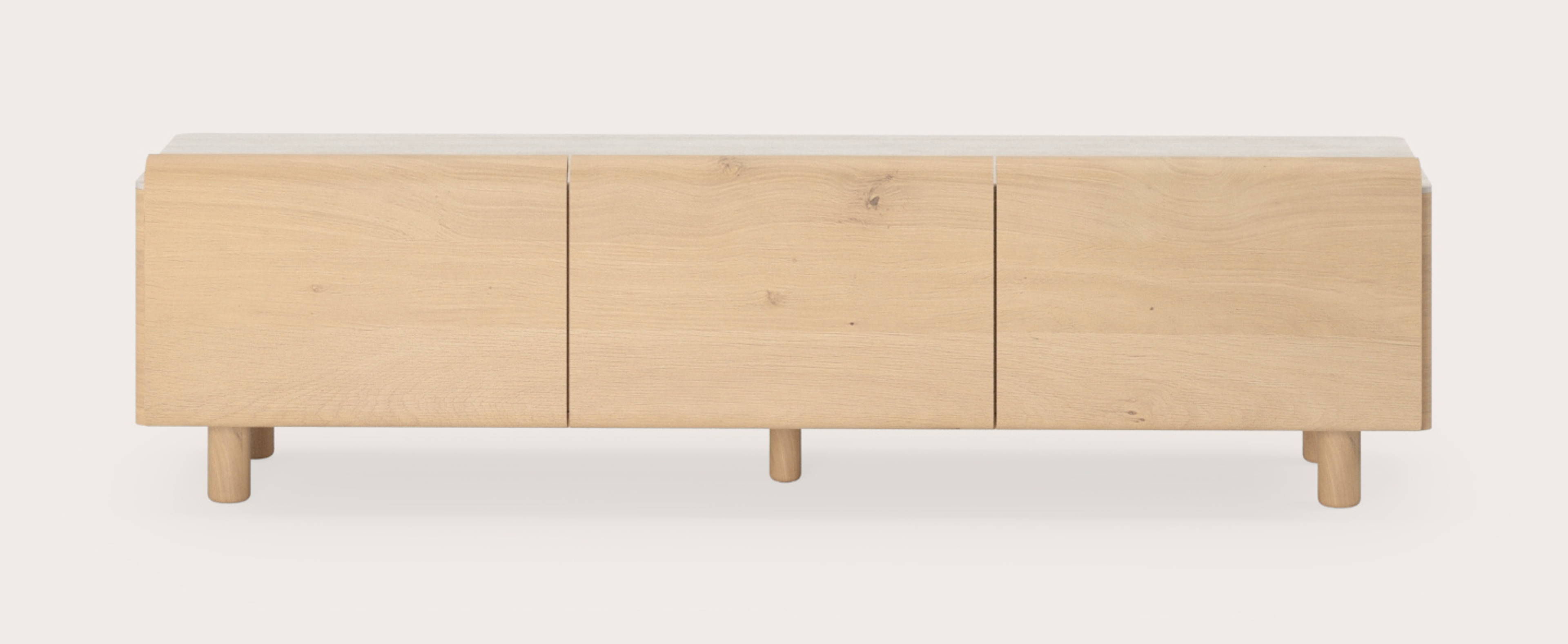 Divino tv-meubel in natuurkleurige eik met volkeramisch Ceramo blad in kleur Travertino bianco met ronde houten poten 147x43x31cm