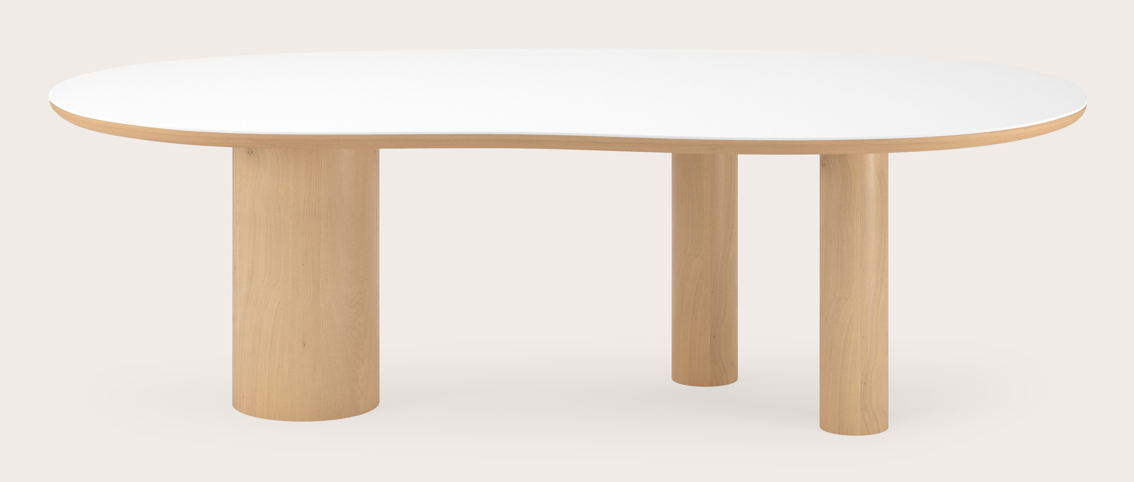 Table de salle à manger Amato Rondo armature en chêne couleur naturelle avec plateau Ceramo forme blob en céramique en couleur Arctic White 260 x 117 x 77 cm