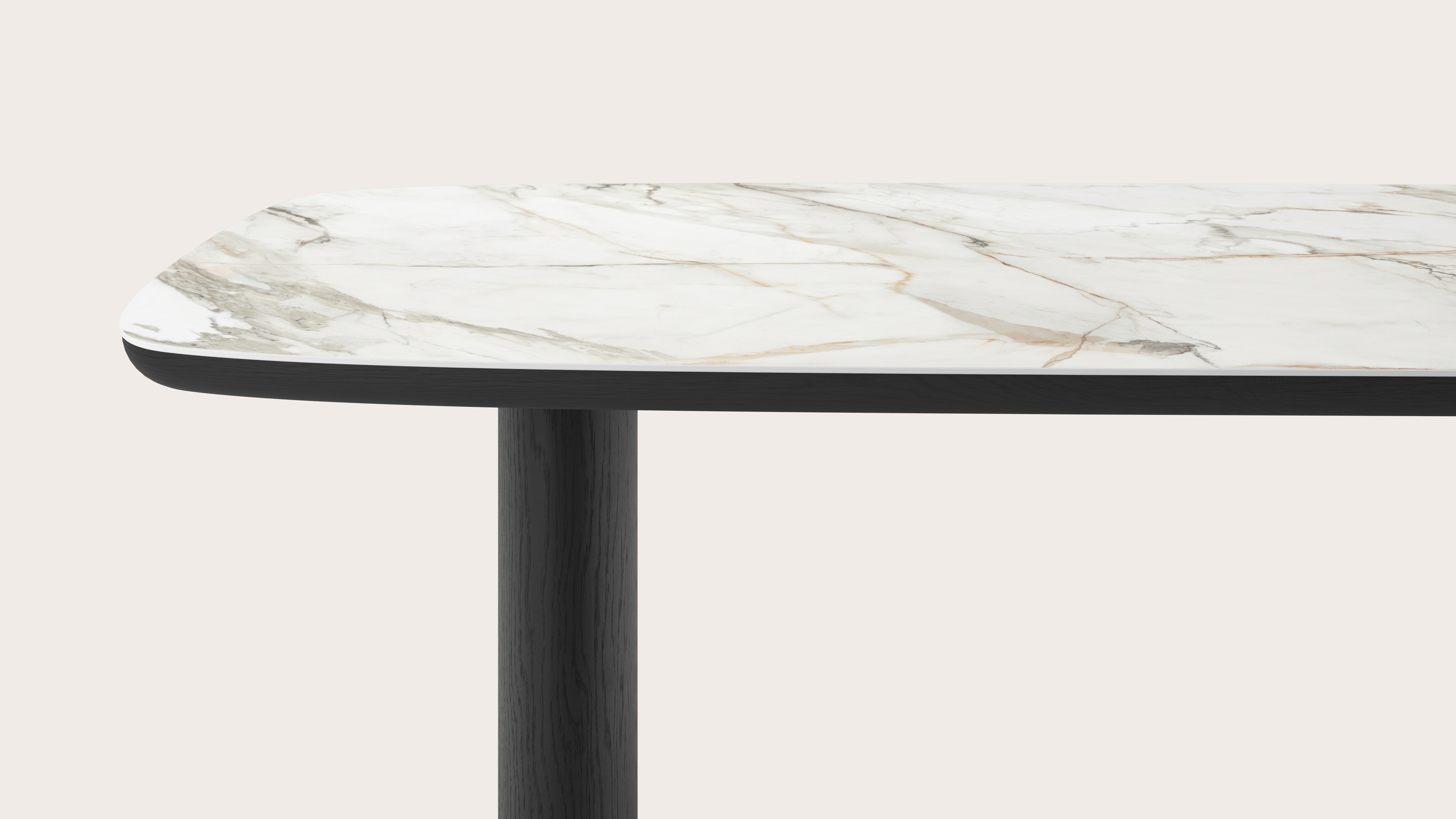 Eettafel Amato Ellipso onderstel in zwarte eik met bootvormig volkeramisch Ceramo blad in kleur Calacatta Luxe 220 x 105 x 76 cm