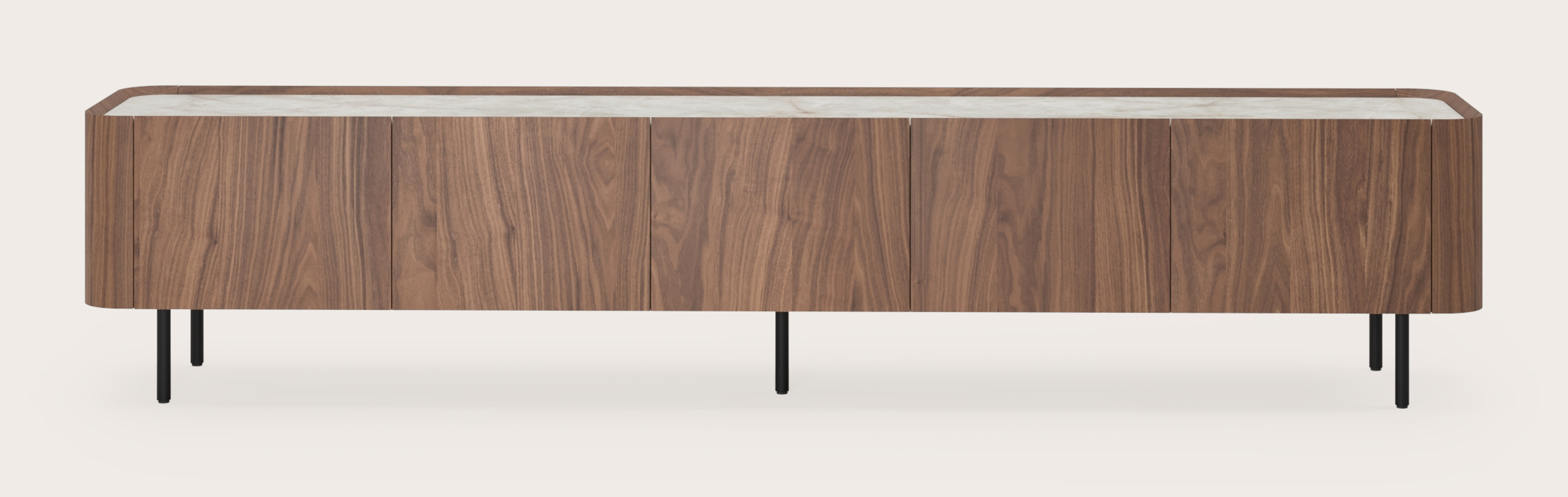 Curvato tv-meubel in walnoot met ronde metalen poten met volkeramisch Ceramo blad in kleur Himalaya 249 x 45 x 52 cm