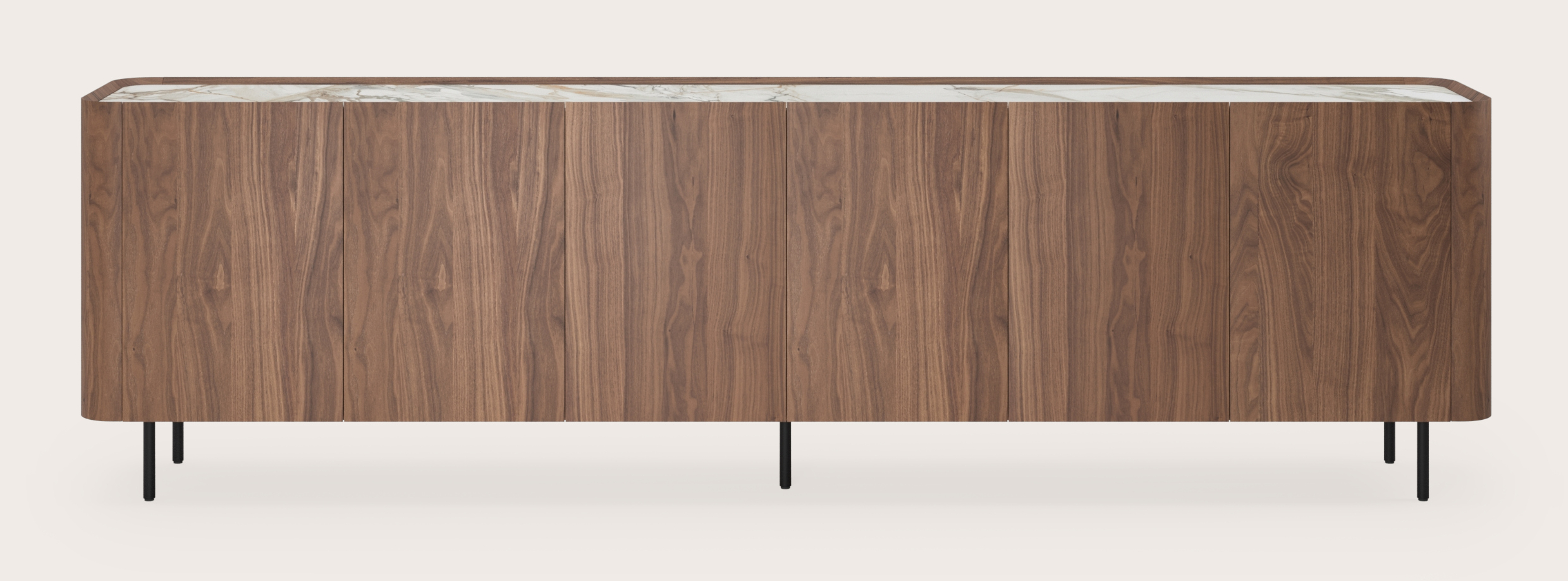 Curvato dressoir in walnoot met ronde metalen poten met volkeramisch Ceramo blad in kleur Calacatta Luxe 294 x 45 x 84 cm