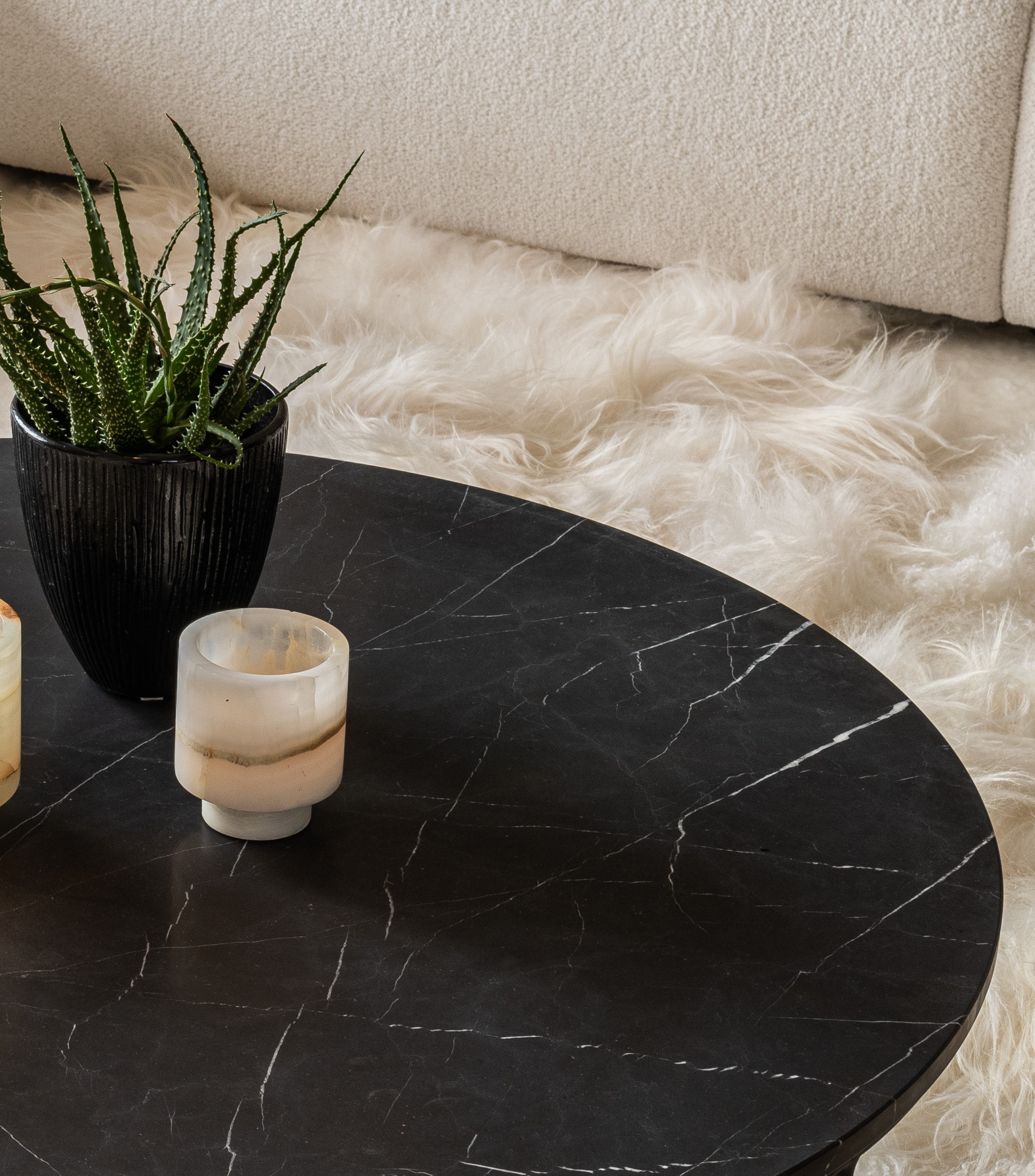 Salontafel Marzo onderstel zwart metaal met Pietro blad in marmer kleur Nero Marquina