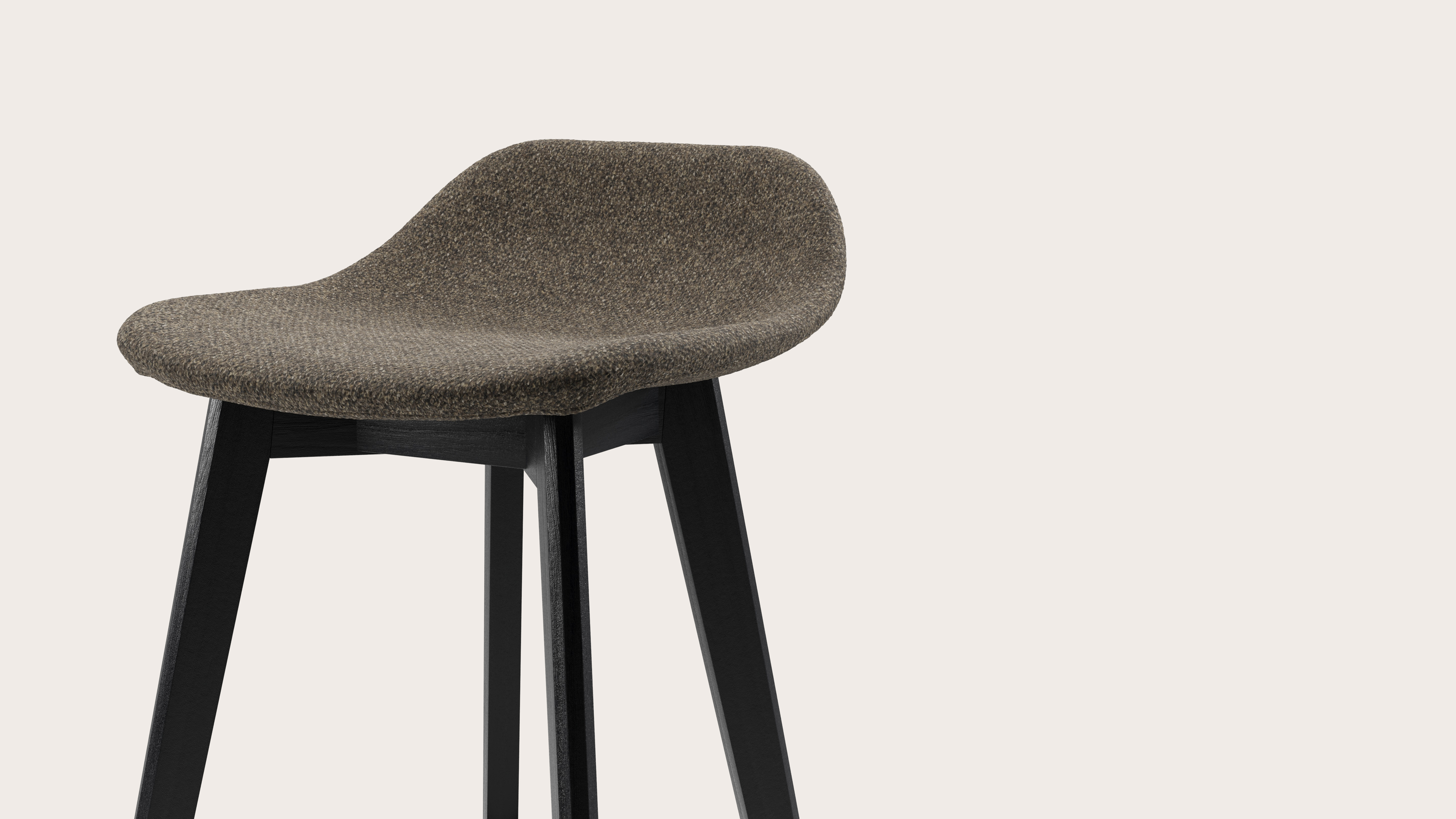 Vasco tabouret de bar basse en chêne massif noir avec assise en Valino tissu Chocolate