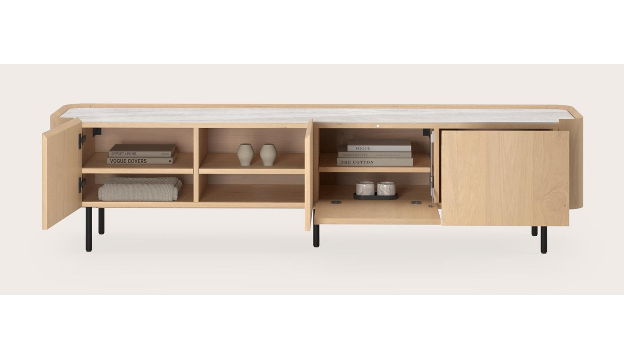Curvato tv-meubel in natuurkleurige eik met ronde metalen poten met volkeramisch Ceramo blad in kleur Taj Mahal 203 x 45 x 52 cm