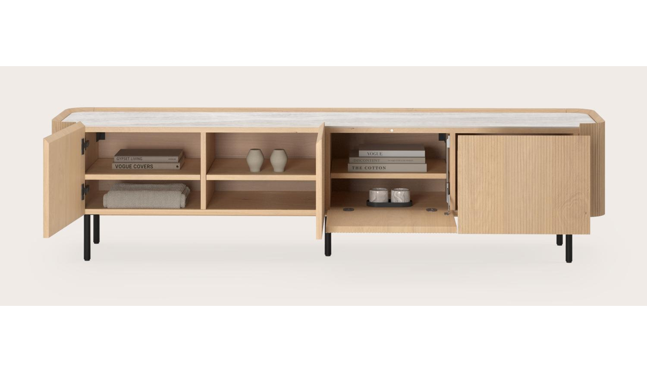 Meuble tv Grivato en chêne couleur naturelle avec pieds ronds avec plateau Ceramo rond en céramique en couleur Taj Mahal 203 x 45 cm