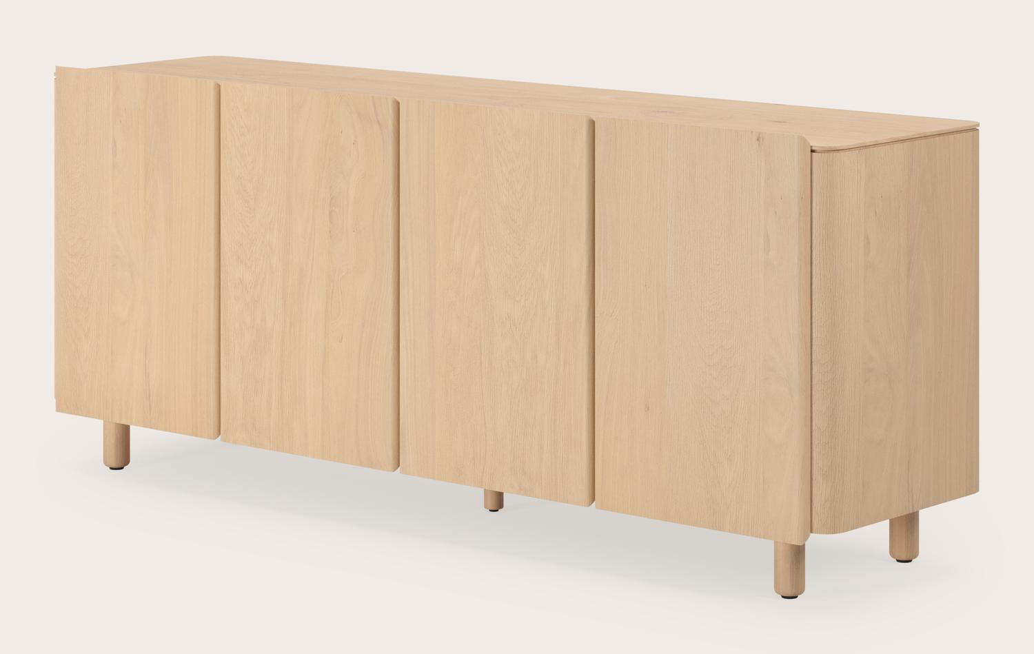 Belloni dressoir in natuurkleurige eik met houten poten 180x47x62cm