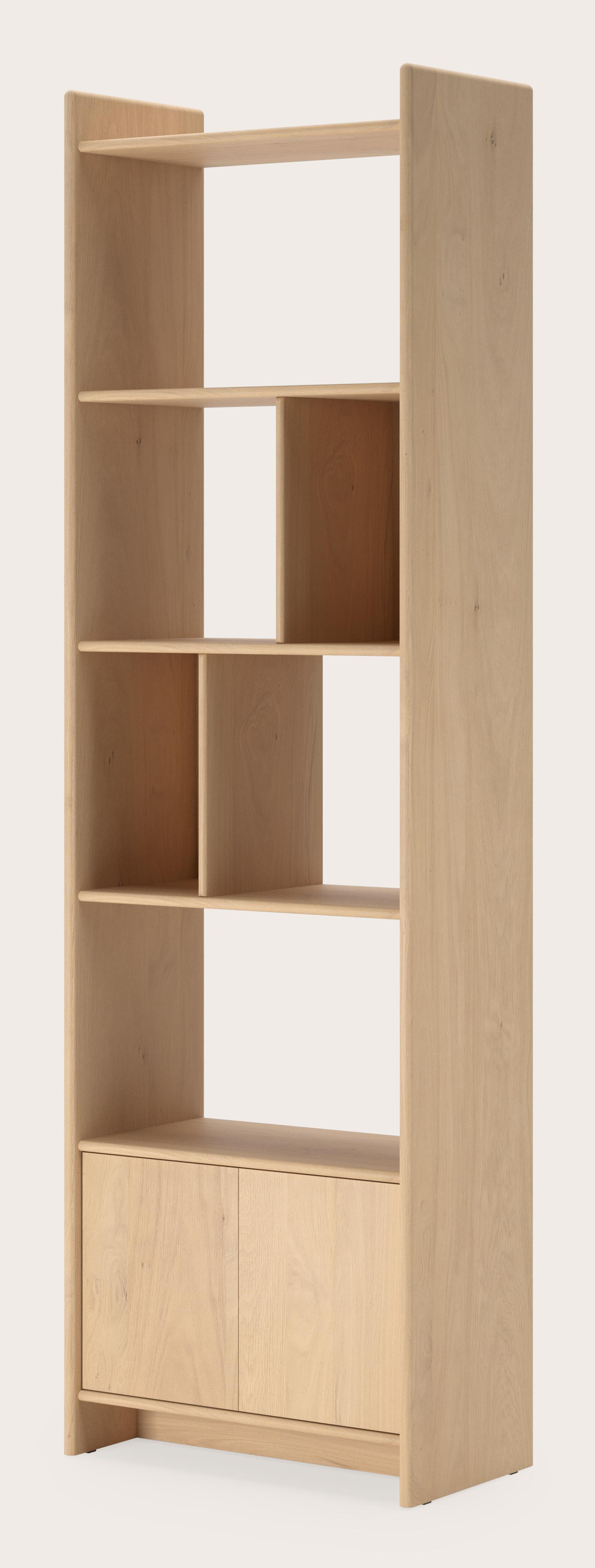 Etagère Librato en chêne couleur naturelle avec portes 65 x 36 x 212 cm