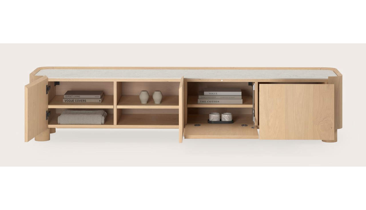 Curvato tv-meubel in natuurkleurige eik met ronde houten poten met volkeramisch Ceramo blad in kleur Shilin 203 x 45 x 44 cm