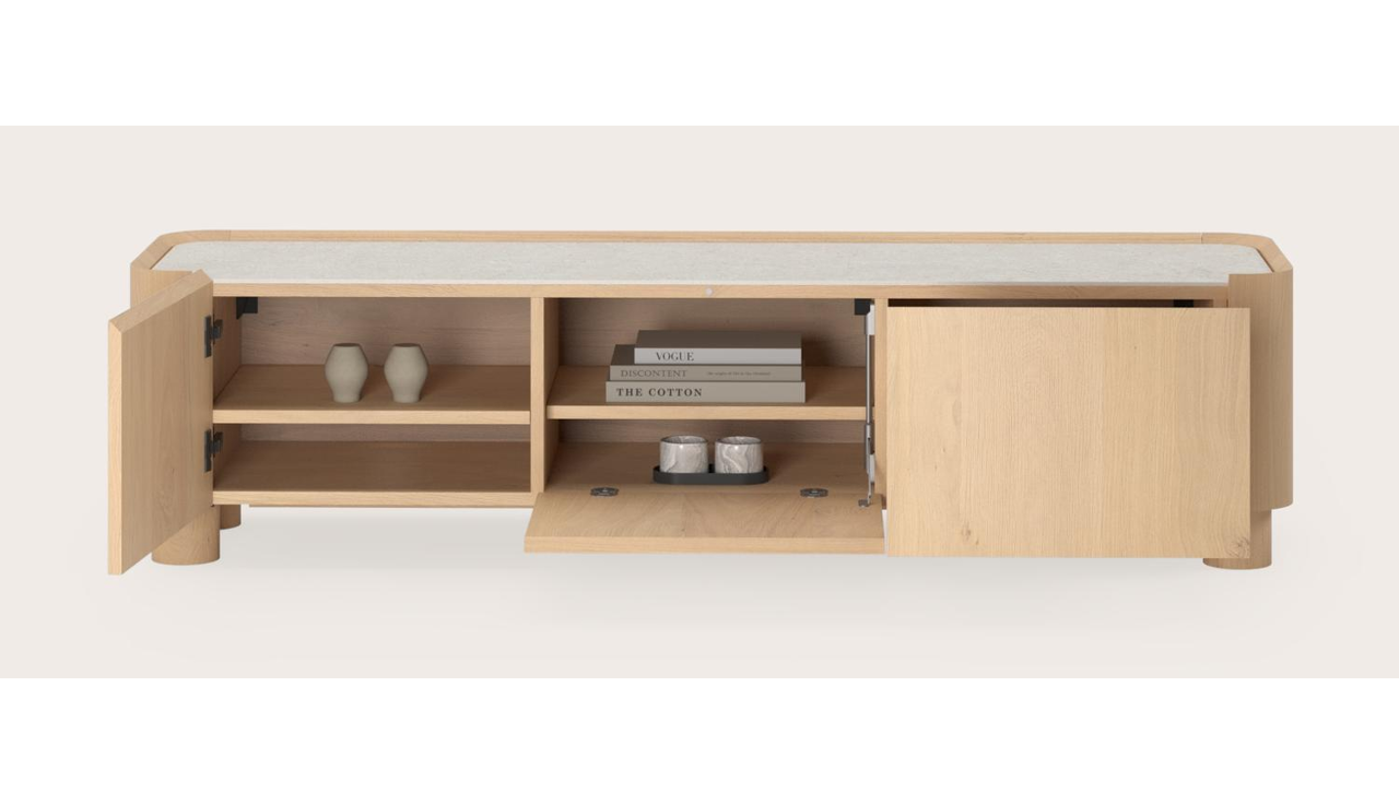 Curvato tv-meubel in natuurkleurige eik met ronde houten poten met volkeramisch Ceramo blad in kleur Shilin 169 x 45 x 44 cm
